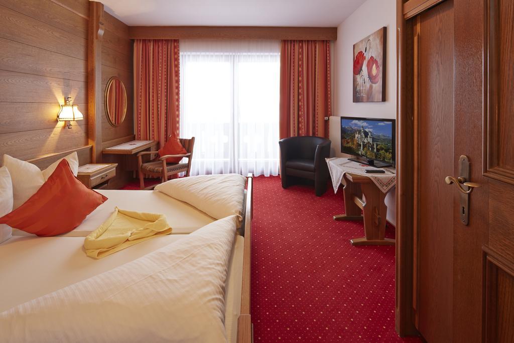 Alpenmotel Saeuling Pinswang Phòng bức ảnh