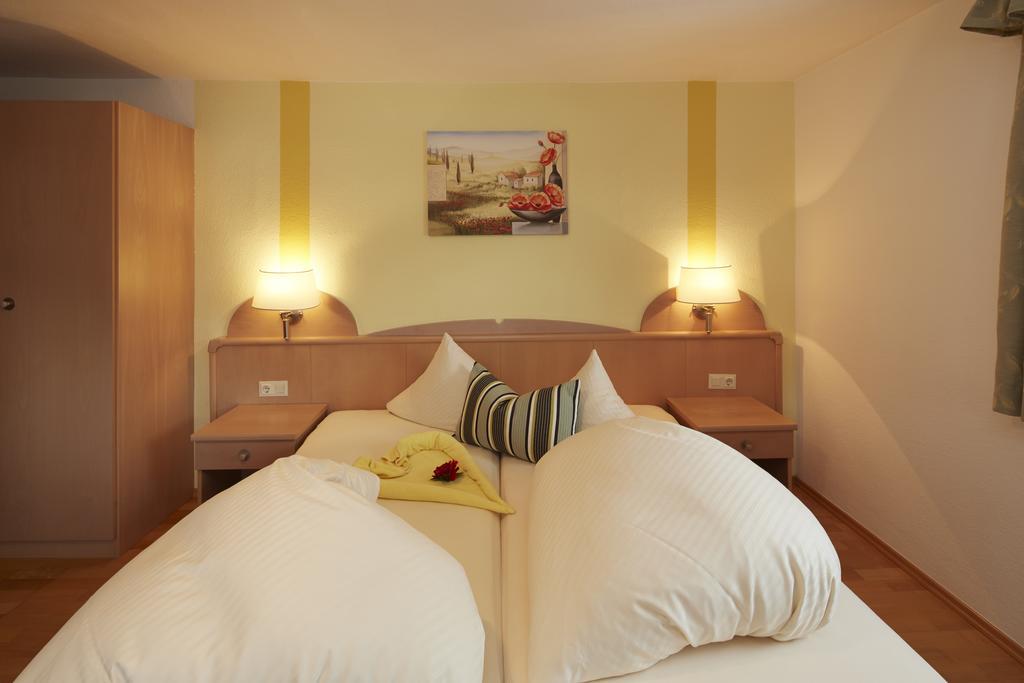 Alpenmotel Saeuling Pinswang Phòng bức ảnh