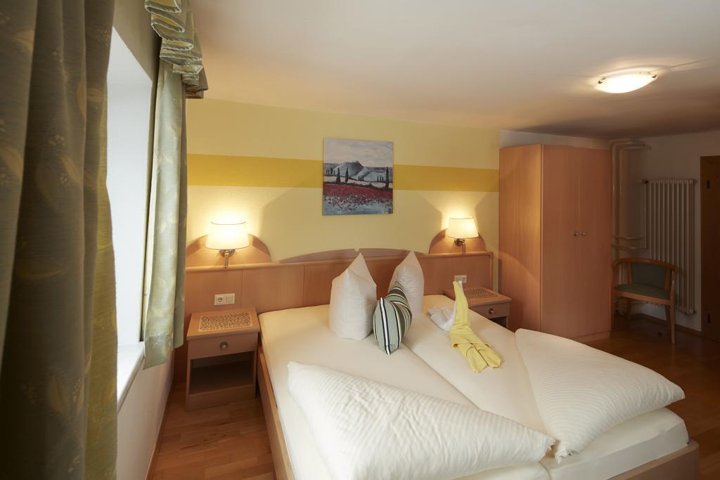 Alpenmotel Saeuling Pinswang Phòng bức ảnh